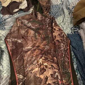 Under Armour Scent control  cold gear hooded top XL